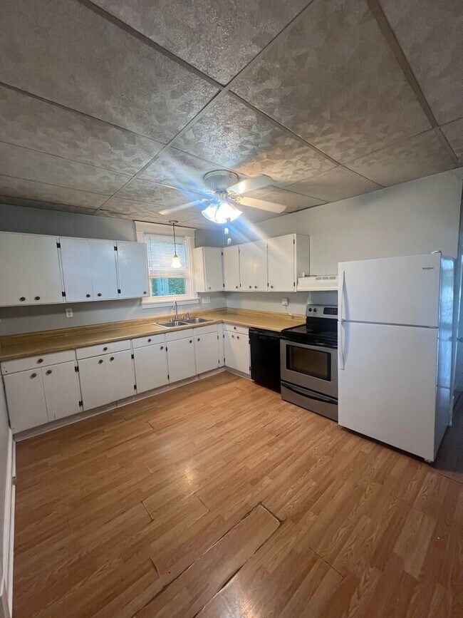 Photo - 13 Forge Rd Unit Apt A