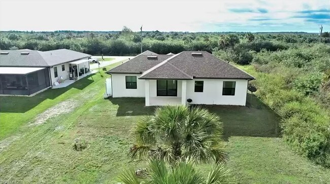 Photo - 585 41st Ave NW