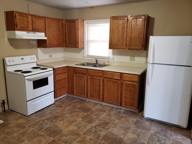 Photo - Nice 4 Bed 1.5 Bath Home in KCMO-Available...