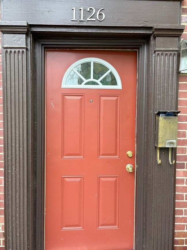 Photo - Spacious Townhouse Near Duke and Broad St / Fenced Yd Unidad 1126