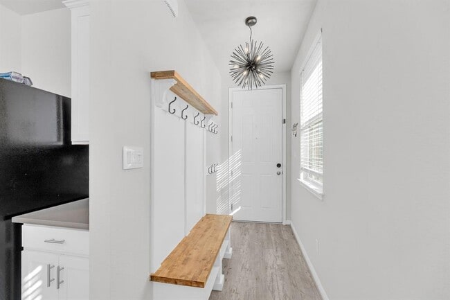 Photo - 101 Mountain Valley St