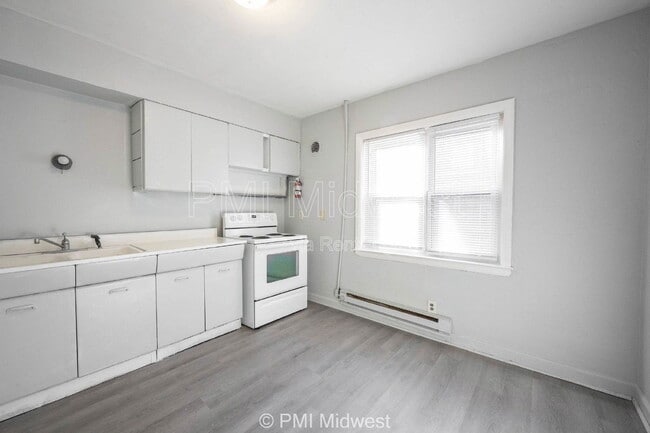 Photo - 3725 N Sherman Dr Unit 3