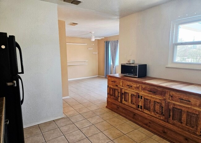 Photo - 920 W 40th St