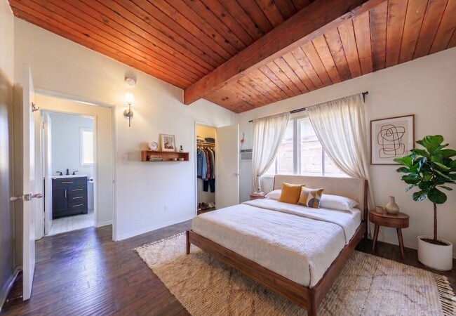 Building Photo - 5629 Cleon Ave Unit D