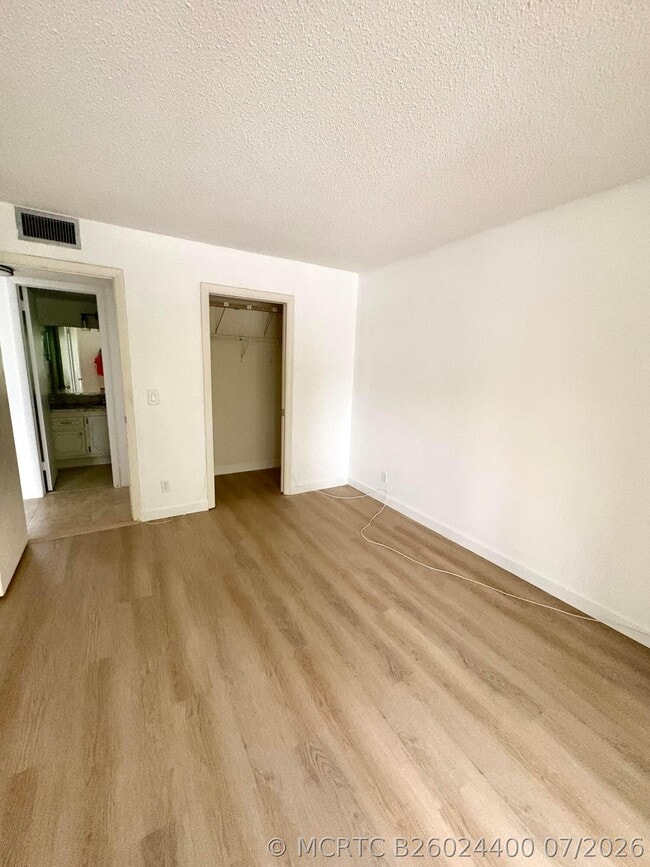 Photo - 163 Somerset Crescent Unit H