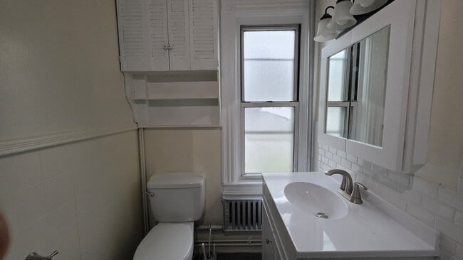 Building Photo - 407 N MacQuesten Pkwy Unit 2