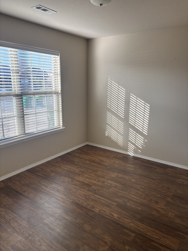 Photo - 630 Saddlehorn Dr