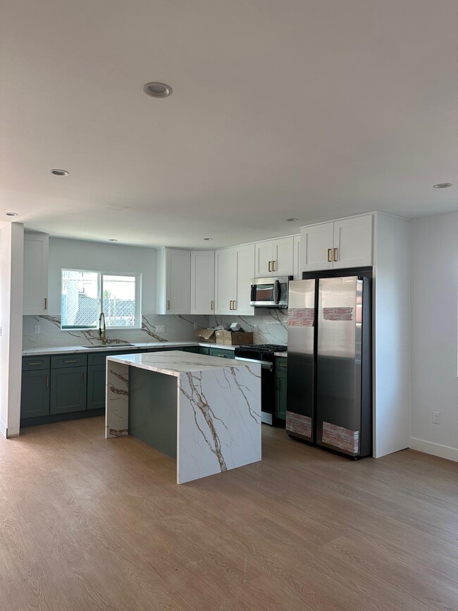 Building Photo - 2205 Sheridan St