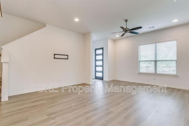 Photo - 205 Athenia Dr