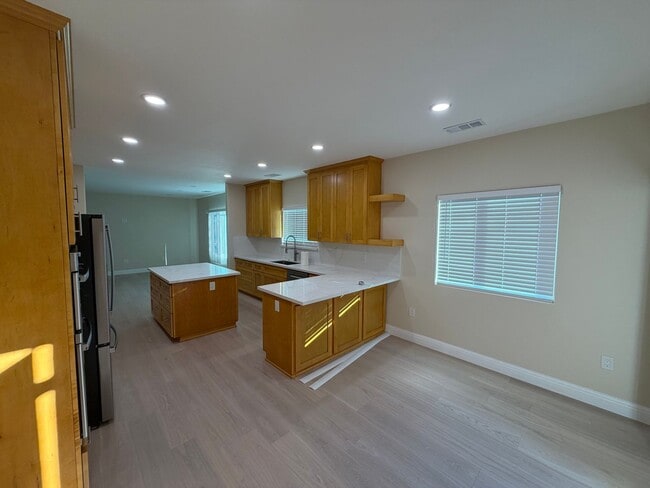 Photo - 985 Williams St Unit A