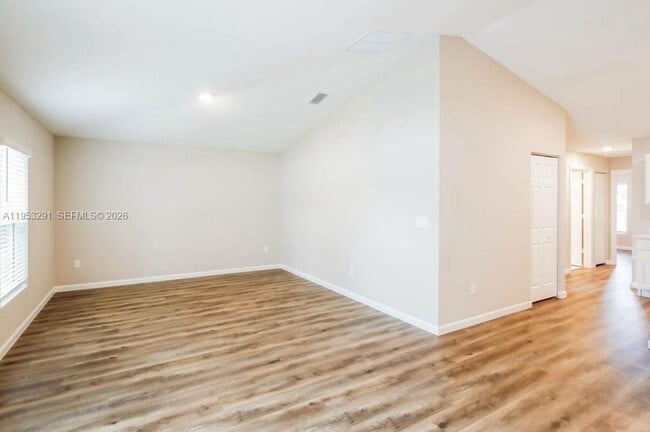 Photo - 1702 SW Airoso Blvd