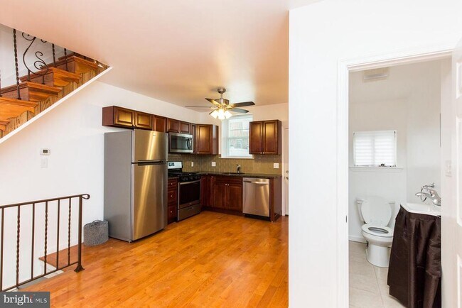Building Photo - 2215 S Hicks St Rental