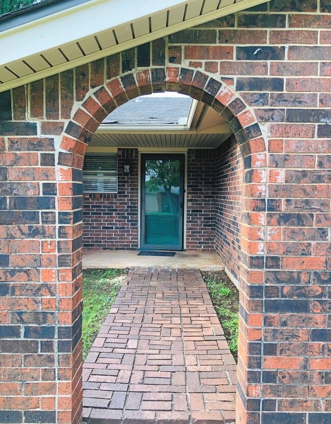 Photo - Great Location! Central Edmond!