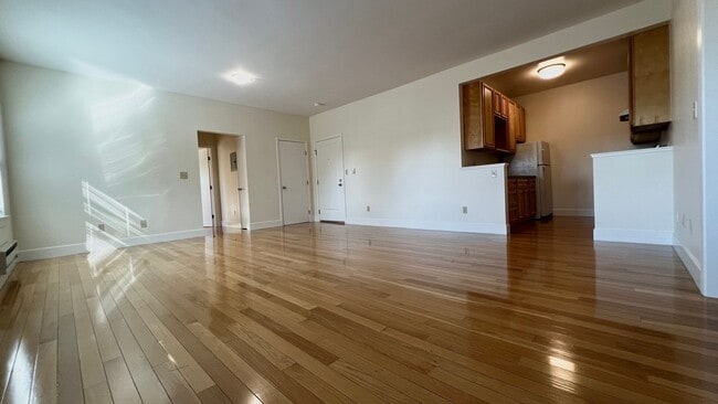 Photo - Beautiful Spacious 2 bd/1ba filled with light in Popular Neighborhood – Oakland, Emeryville, and ... Unit 202
