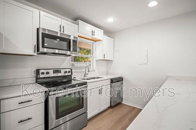 Photo - 4293 Island Cir