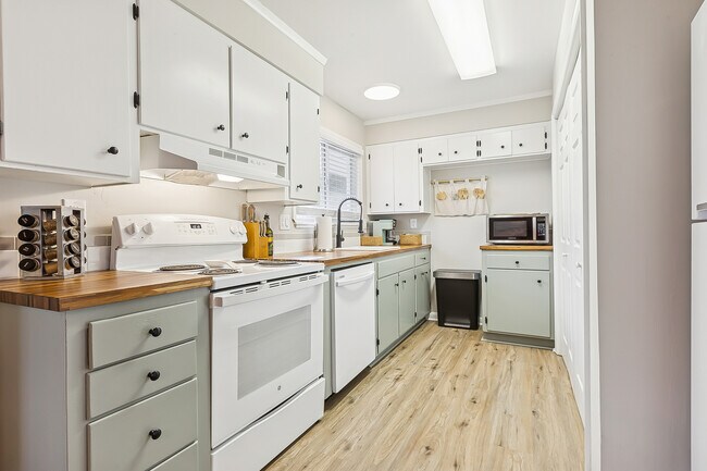 Photo - 616 Lemaster Ave