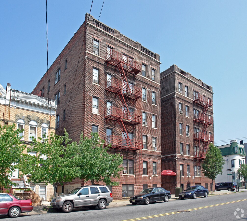 Union Court Condominions - Union Court Condominions