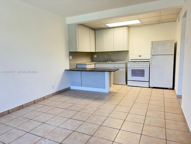 Photo - 1845 Pembroke Rd Unidad 4-27
