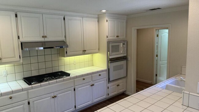 Photo - 507 Bluebird Pl