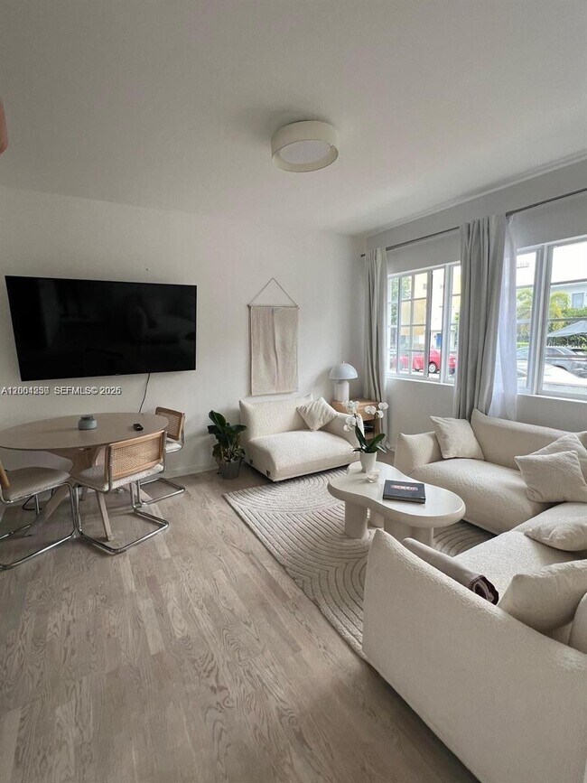 Photo - 810 7th St Unit 103