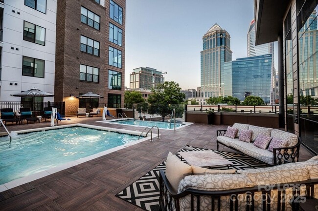 Photo - 101 W Morehead St Unit B2