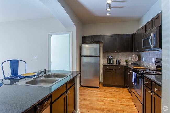 2BR, 1BA - 993 SF