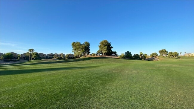 Building Photo - 290 Tayman Park Ave