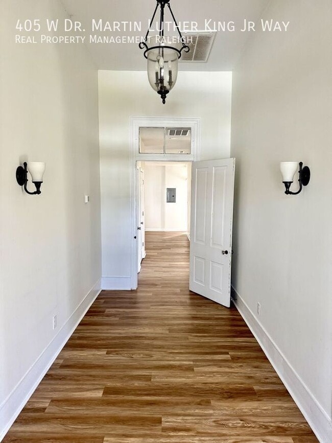 Photo - 405 W Dr. Martin Luther King Jr. Way