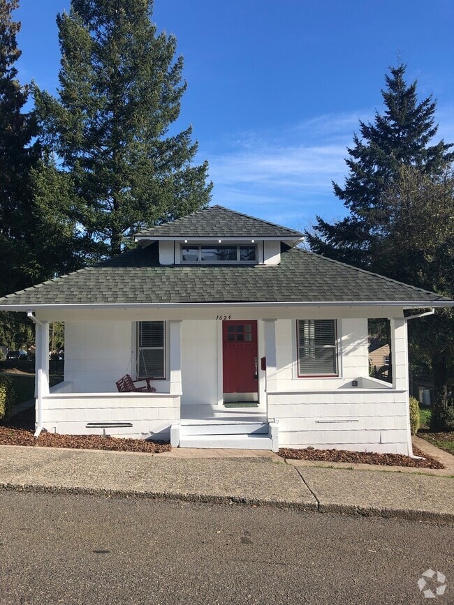 Building Photo - Amazing 3 Bedroom Vintage Home in Camas