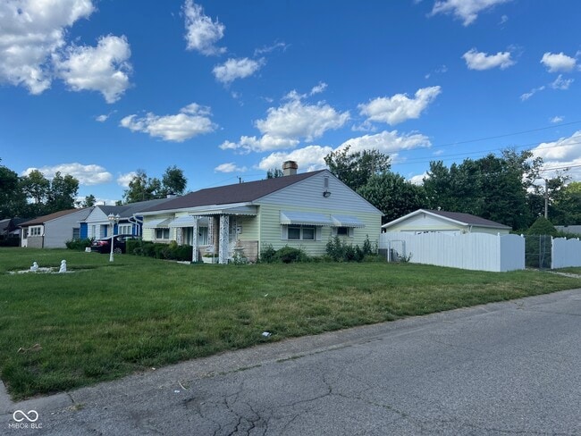 Photo - 2901 Sangster Ave