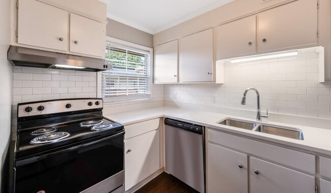 Photo - Courtyard on Main