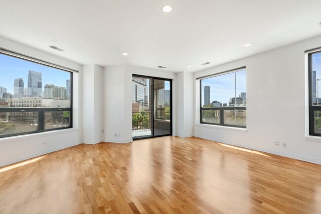 Photo - 859 W Erie St Unit 504