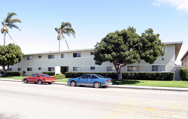 Elm Park Apartments - Elm Park Apartments