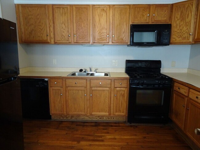 Photo - 3 Bedroom 2 Bath Rental Home in Newmarket ...