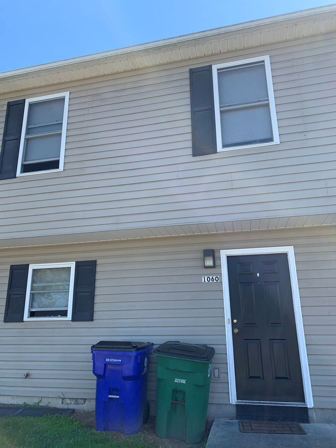 3 Bedroom 2.5 Bath Townhouse - 3 Bedroom 2.5 Bath Townhouse