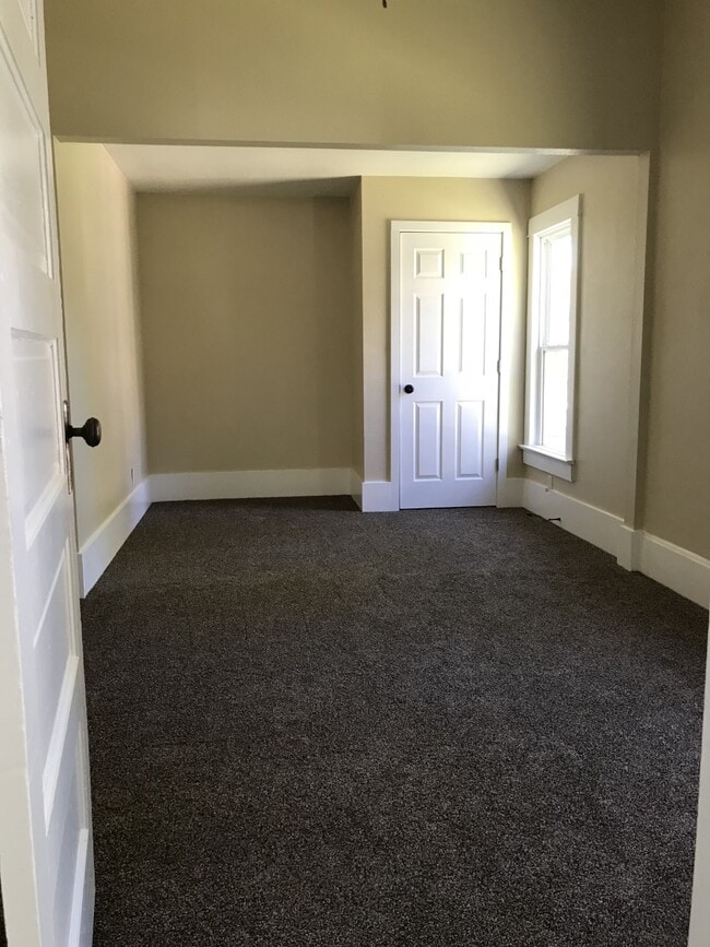 Bedroom - 621 Bluemont Ave Unit B