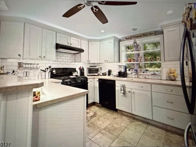 233 Beck Ave Unidad main house