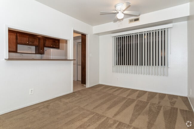 1HAB, 1BA - 910 ft² - Parkway Townhomes