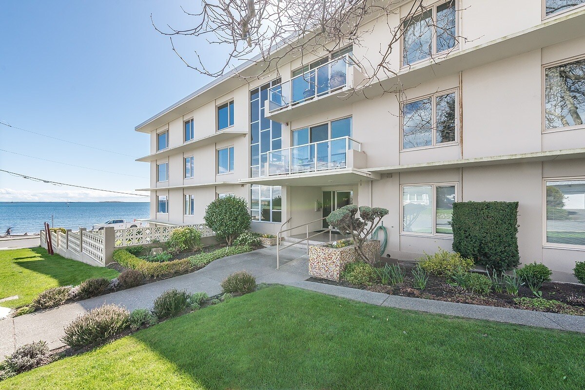 Photo - 664 Bruce Ave