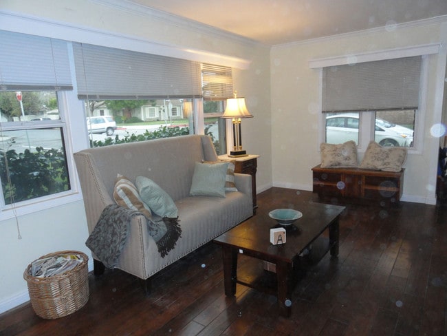 sala del frente - 13902 Calvert St