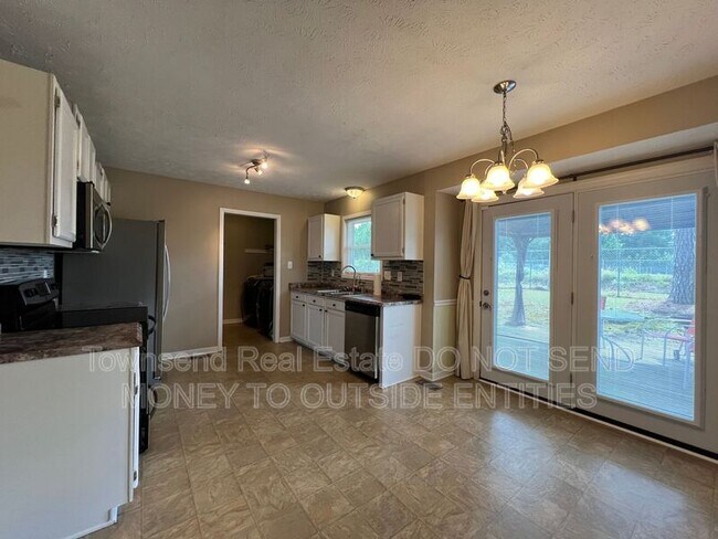 Photo - 420 Mangum Ct