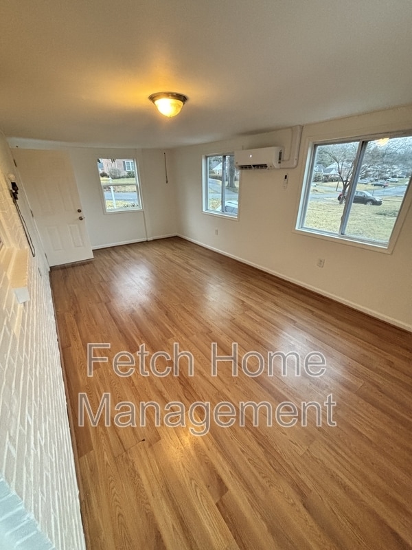 Photo - 1766 Linwood Ave