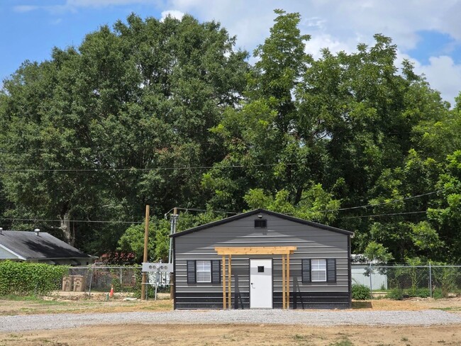 Building Photo - Haleyville Barndos Unit Bardo -  3