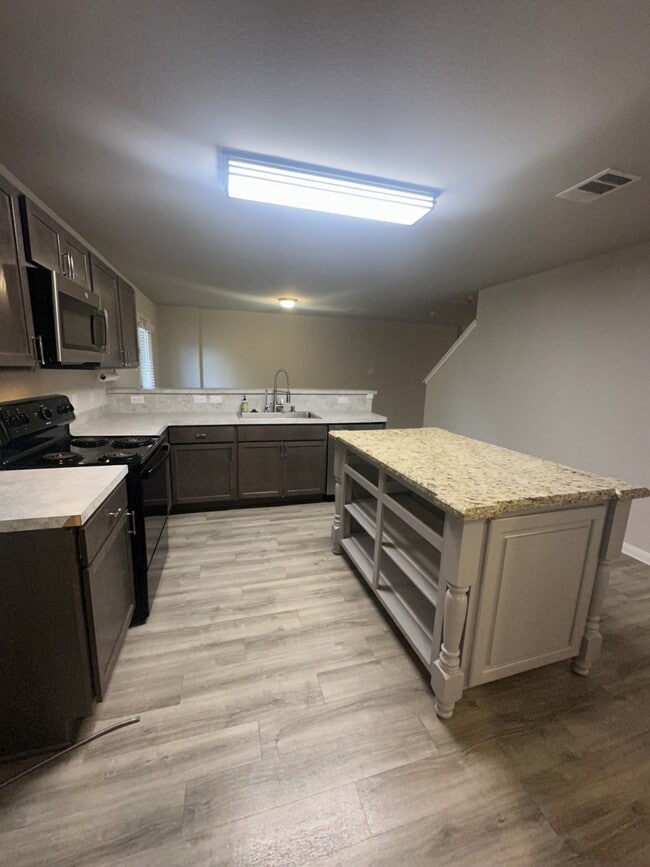 Photo - 2146 10th St