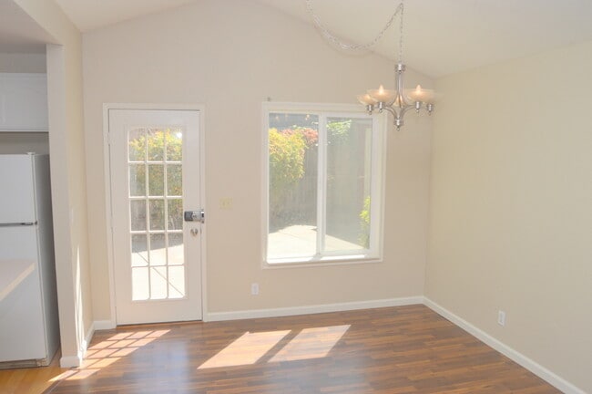 Photo - 20 Fairgate Ln
