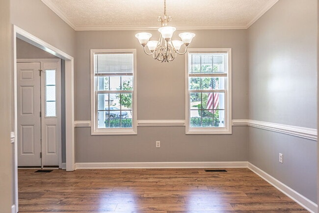 Photo - 108 Silverburn Pl