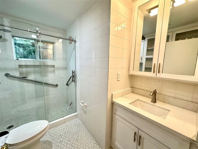 Photo - 5223 Schuler St