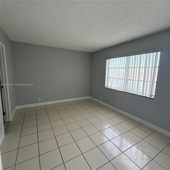 Photo - 8710 N Sherman Cir Unit 305
