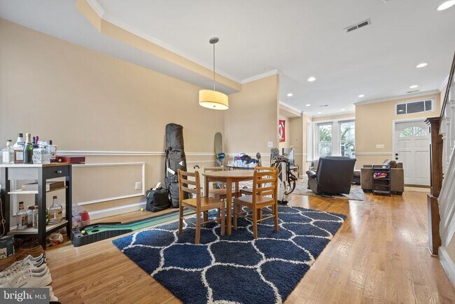Photo - 128 Thomas St NW