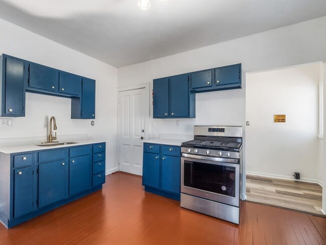 Building Photo - 937 Thomas Ave W Unit 2 Rental